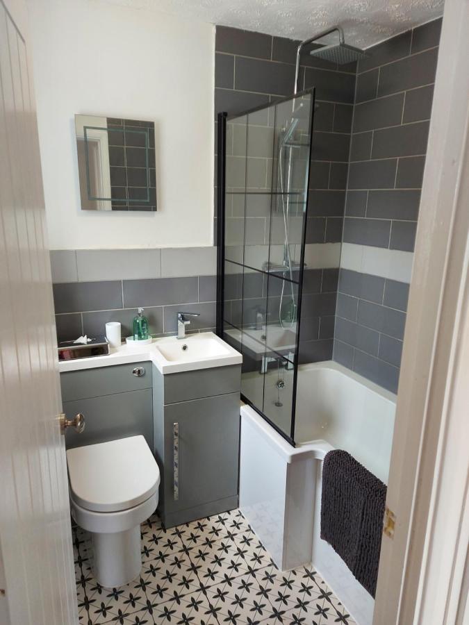 1 Bedroom House With Garden And Off Road Private Parking Apartment Peterborough