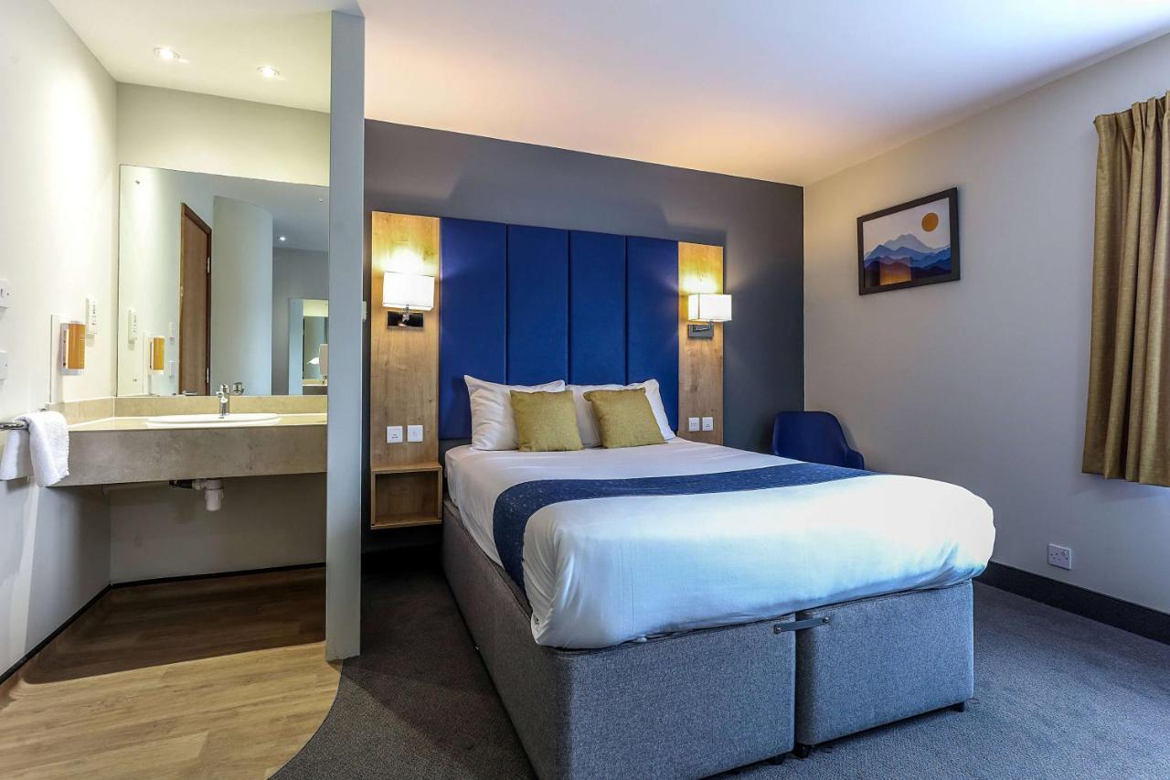 Days Hotel