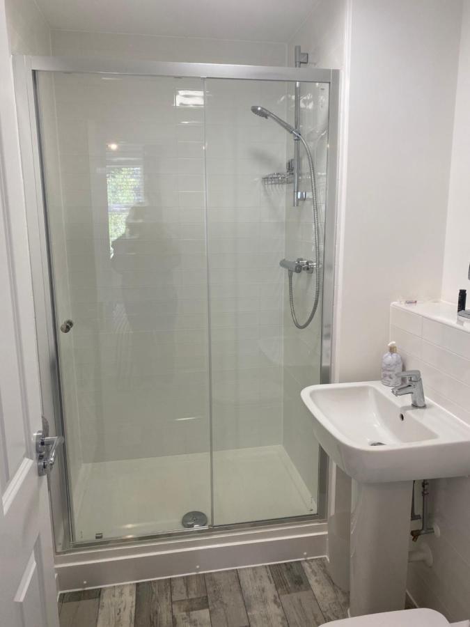 Apartment Center: Modern 2-bedroom With Parking Peterborough