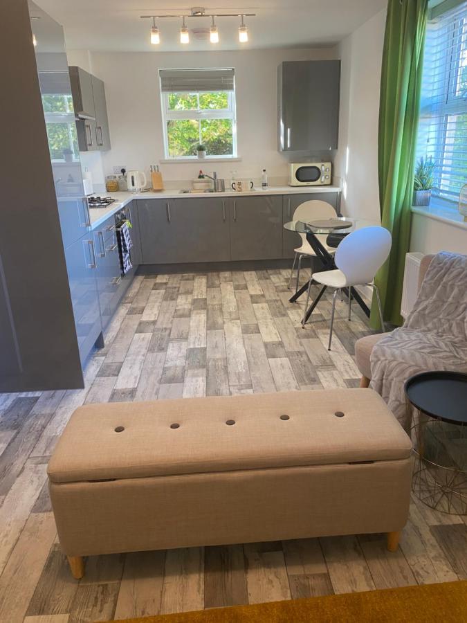 Center: Modern 2-bedroom With Parking Peterborough