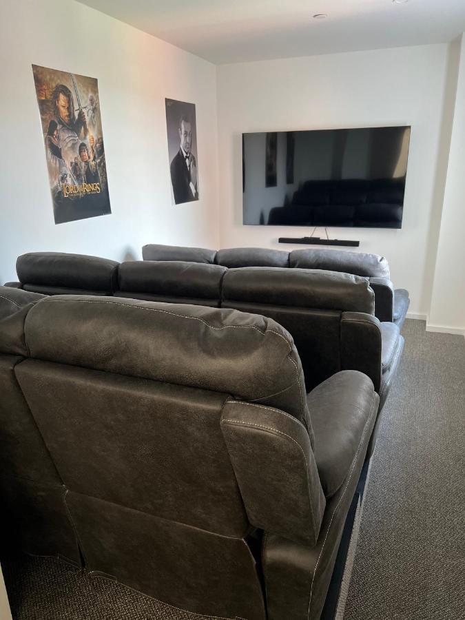 Luxe Penthouse - Centre - Free Parking-gym-cinema *