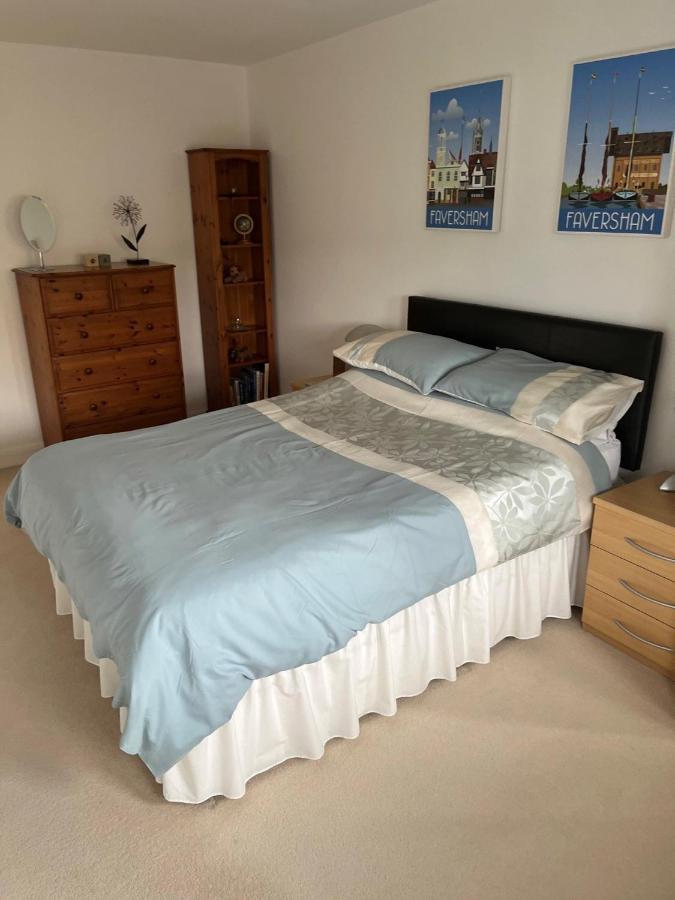 Hampton Vale, Lakeside Large Double Bedroom With Own Bathroom *