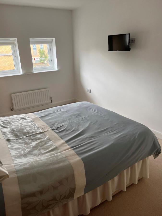 Hampton Vale, Lakeside Large Double Bedroom With Own Bathroom Peterborough