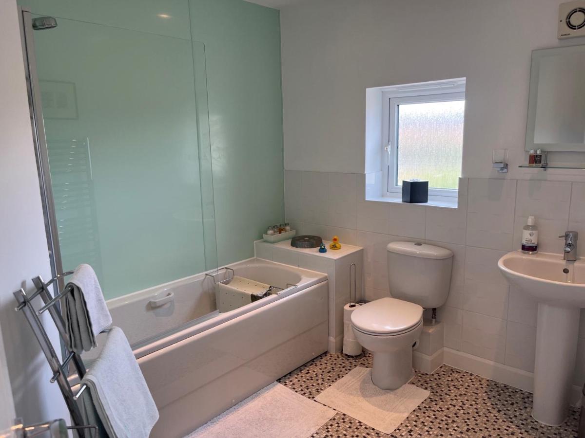 Hampton Vale, Lakeside Large Double Bedroom With Own Bathroom Peterborough