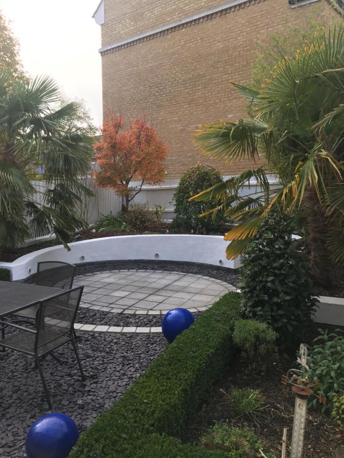 Homestay Hampton Vale, Lakeside Large Double Bedroom With Own Bathroom *