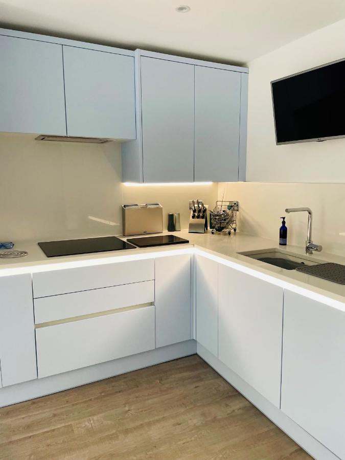 Hampton Vale, Lakeside Large Double Bedroom With Own Bathroom Homestay *