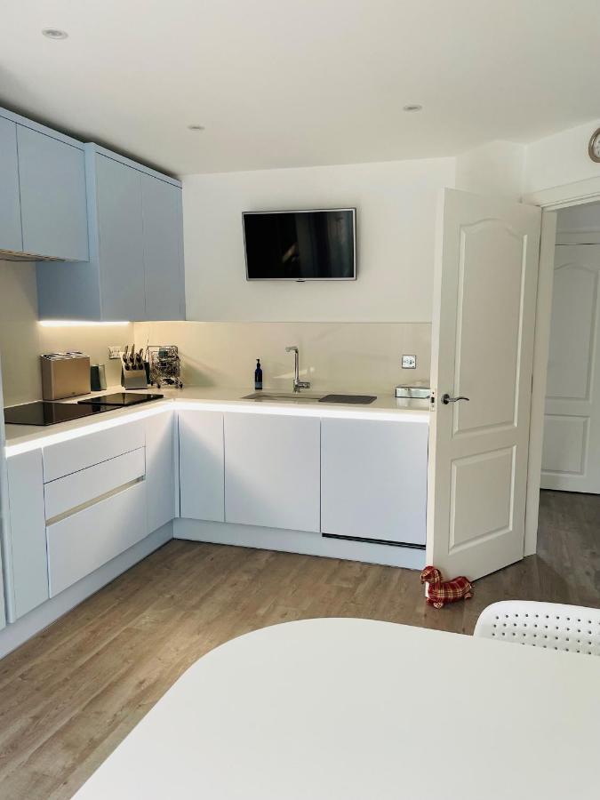 Hampton Vale, Lakeside Large Double Bedroom With Own Bathroom