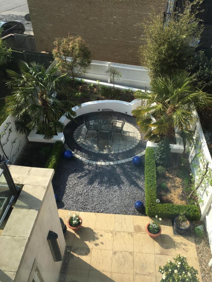 Homestay Hampton Vale, Lakeside Large Double Bedroom With Own Bathroom *