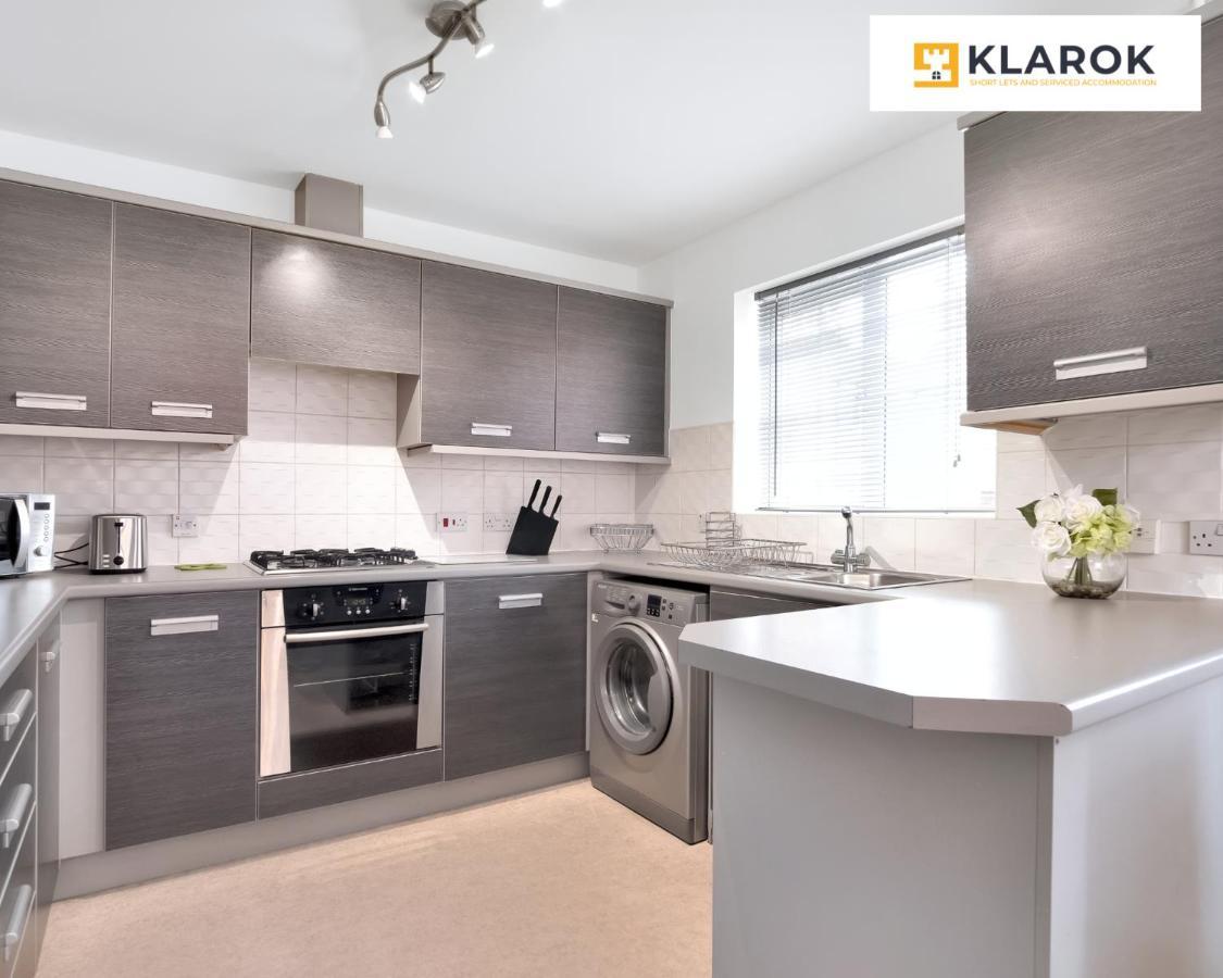 Klarok's Comfy Centre House: Extended With Ps4 & Parking Holiday home *