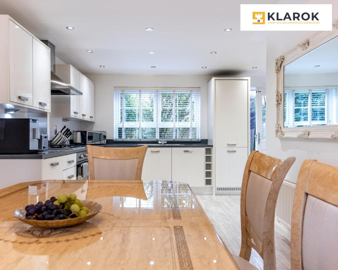 Klarok's Long-stay Lodge: 4-bed Retreat With Pool Table Holiday home *
