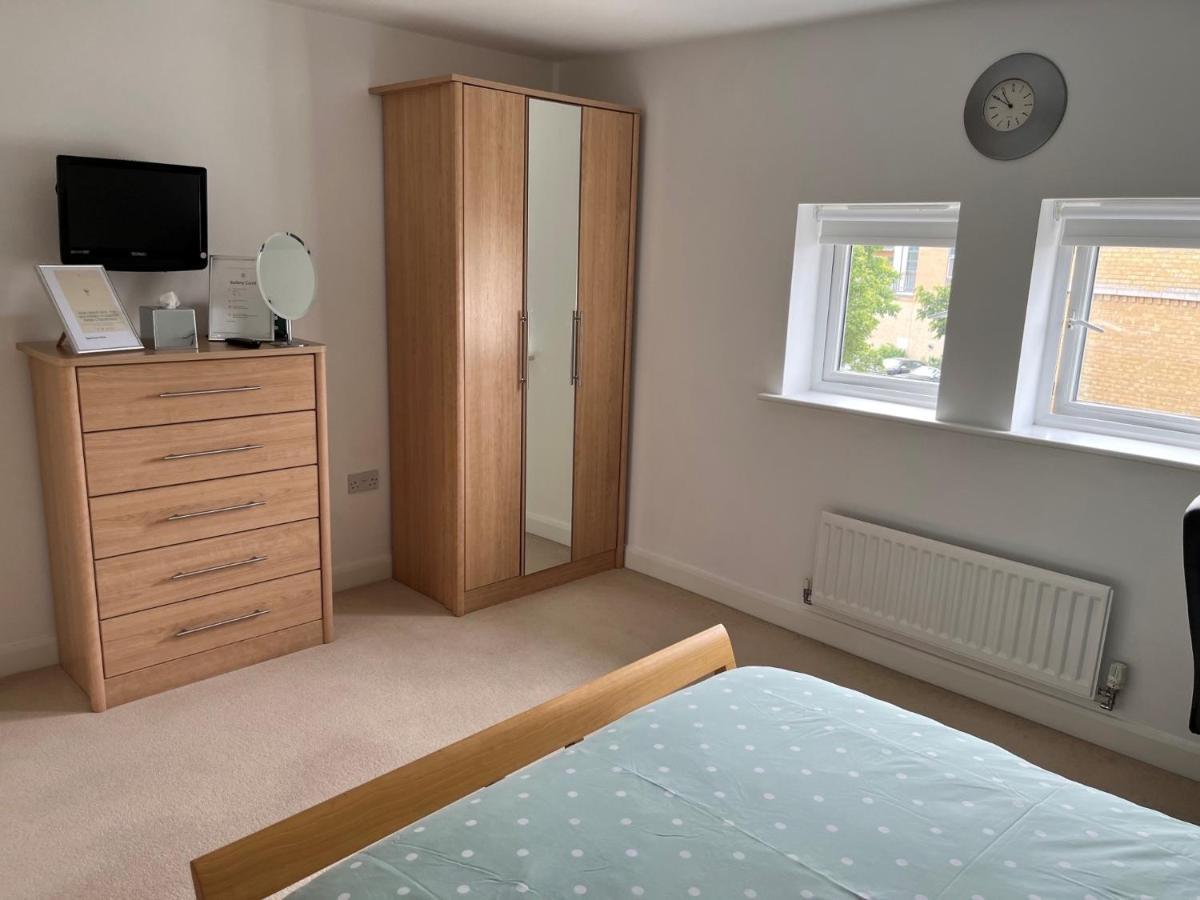 Peterborough, Hampton Vale Lakeside En-suite Large Double Bedroom With Great Modern Facilities Homestay
