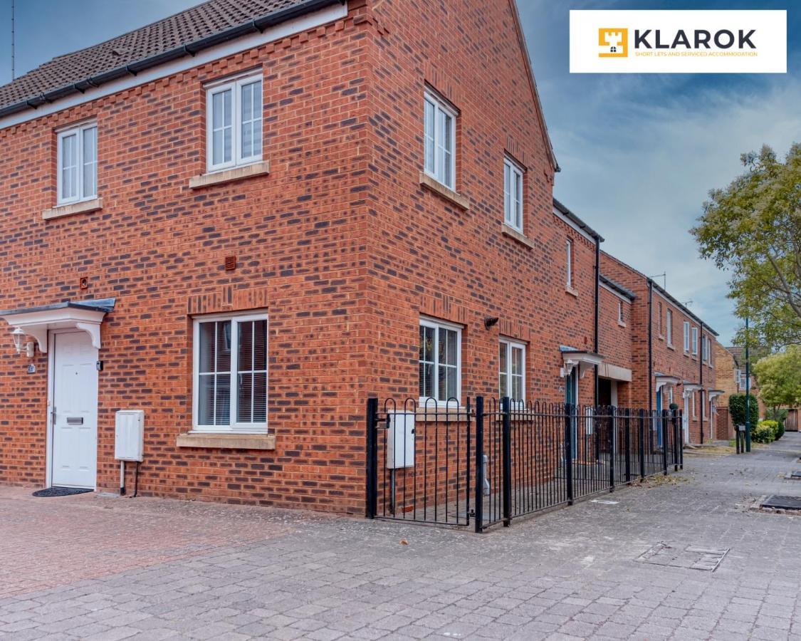 Klarok's Comfy Centre House: Extended With Ps4 & Parking Holiday home *