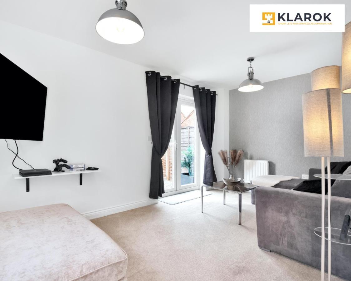 Klarok's Comfy Centre House: Extended With Ps4 & Parking * Peterborough
