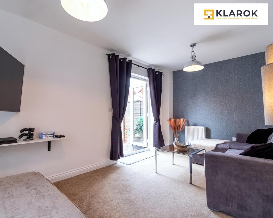 Klarok's Comfy Centre House: Extended With Ps4 & Parking Holiday home *
