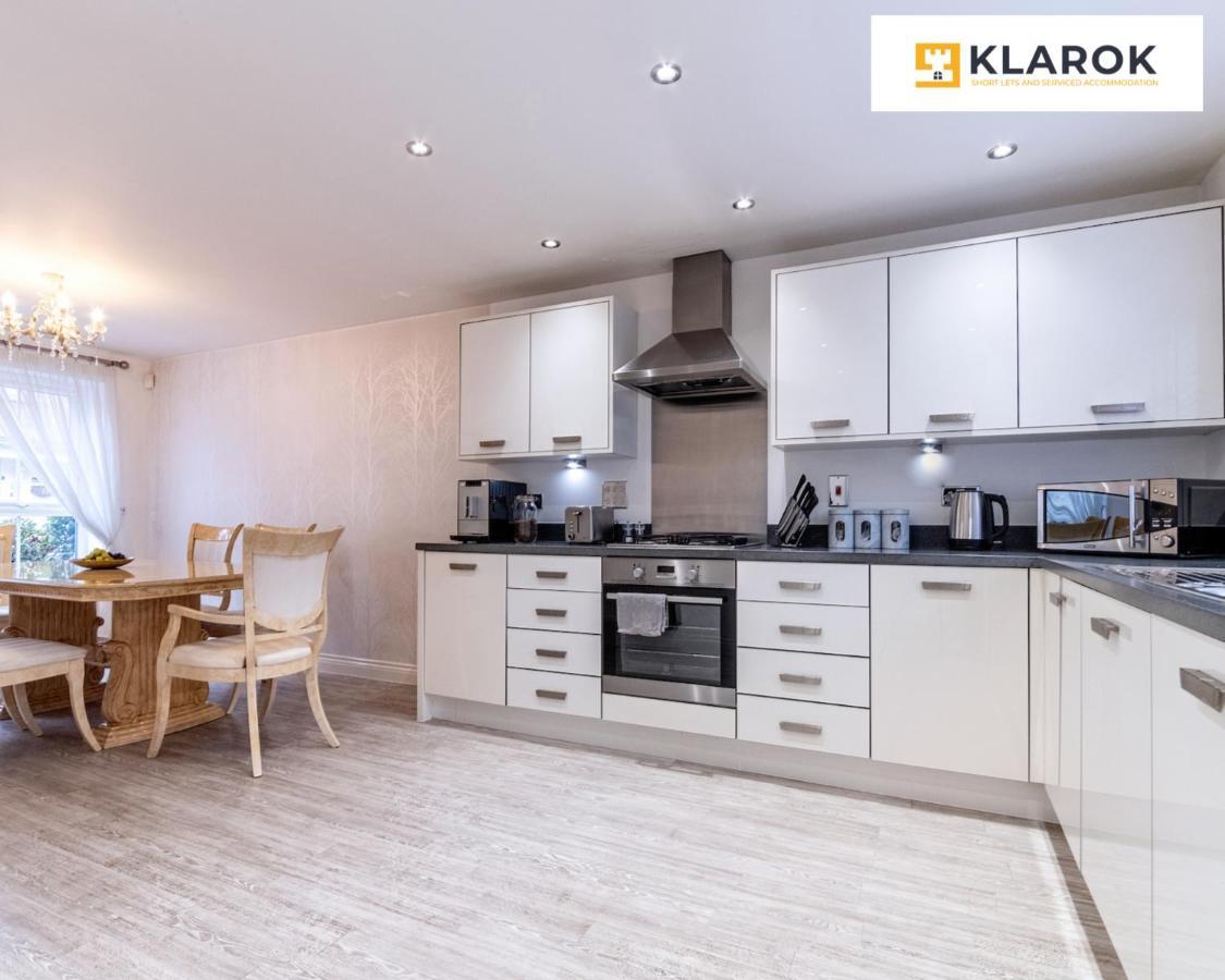 Klarok's Long-stay Lodge: 4-bed Retreat With Pool Table Holiday home Peterborough