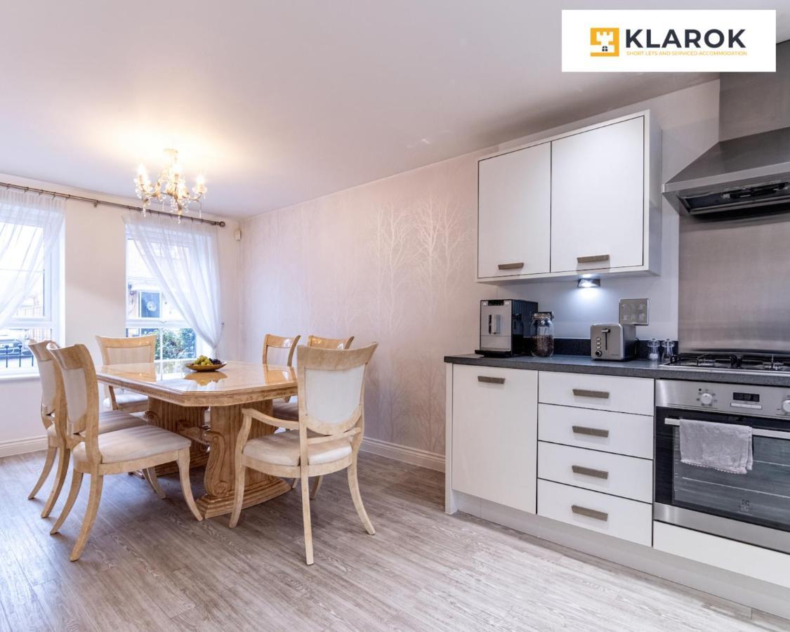 Holiday home Klarok's Long-stay Lodge: 4-bed Retreat With Pool Table