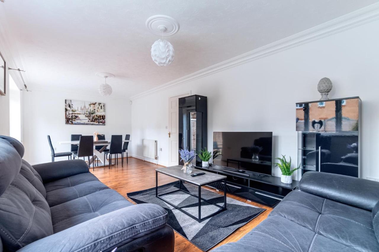 Lyvelly Gardens By Incredible Holiday home Peterborough