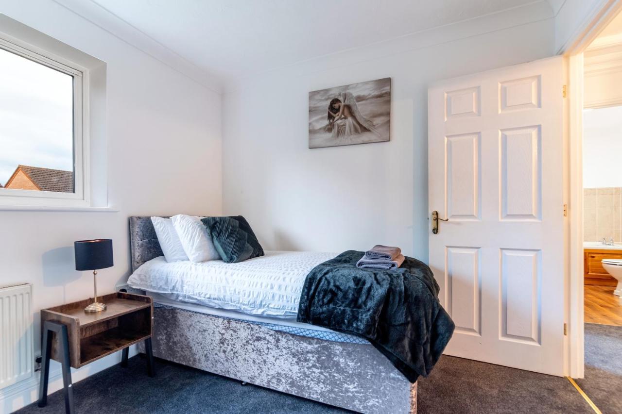 Holiday home Lyvelly Gardens By Incredible Peterborough
