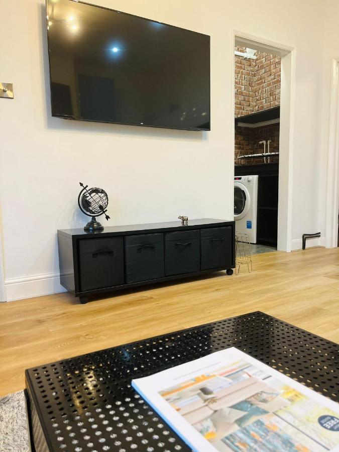 Perfect 1 Bed - With Parking, Wifi, Tv, Desk Apartment *