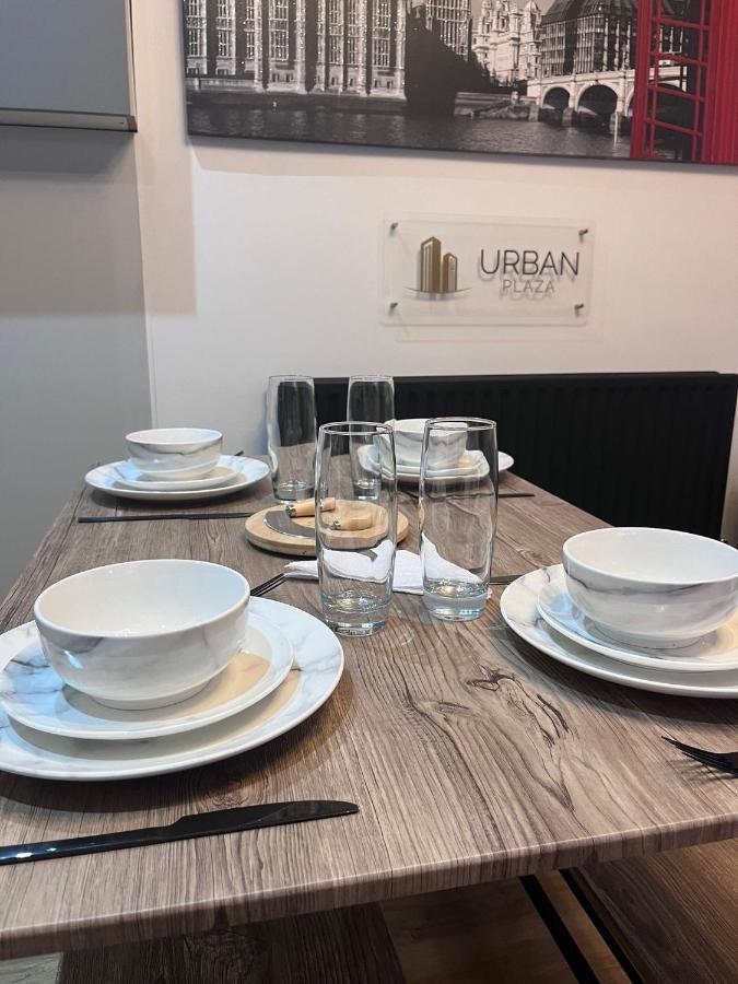 Perfect 1 Bed - With Parking, Wifi, Tv, Desk