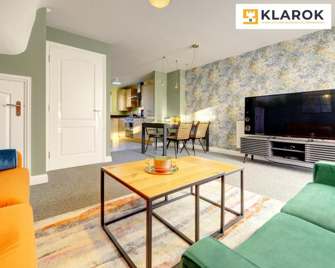 Large 4 Bedroom Semi-detached House Sleeps 7 By Klarok Short Lets & Serviced Holiday home Peterborough