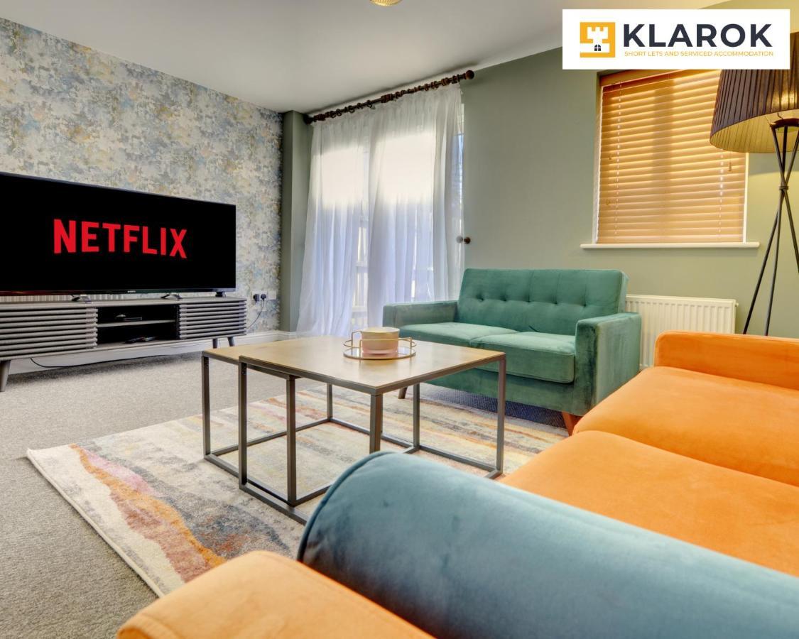 Holiday home Large 4 Bedroom Semi-detached House Sleeps 7 By Klarok Short Lets & Serviced *