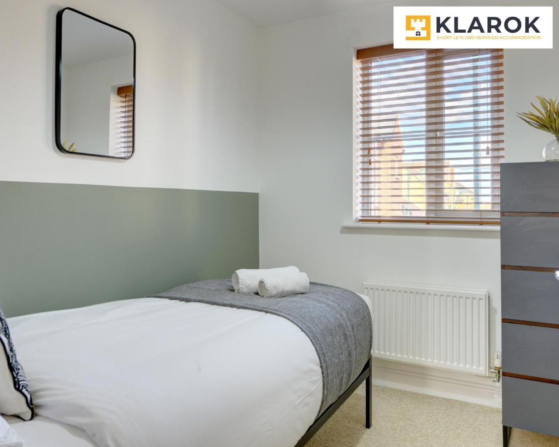 Holiday home Large 4 Bedroom Semi-detached House Sleeps 7 By Klarok Short Lets & Serviced