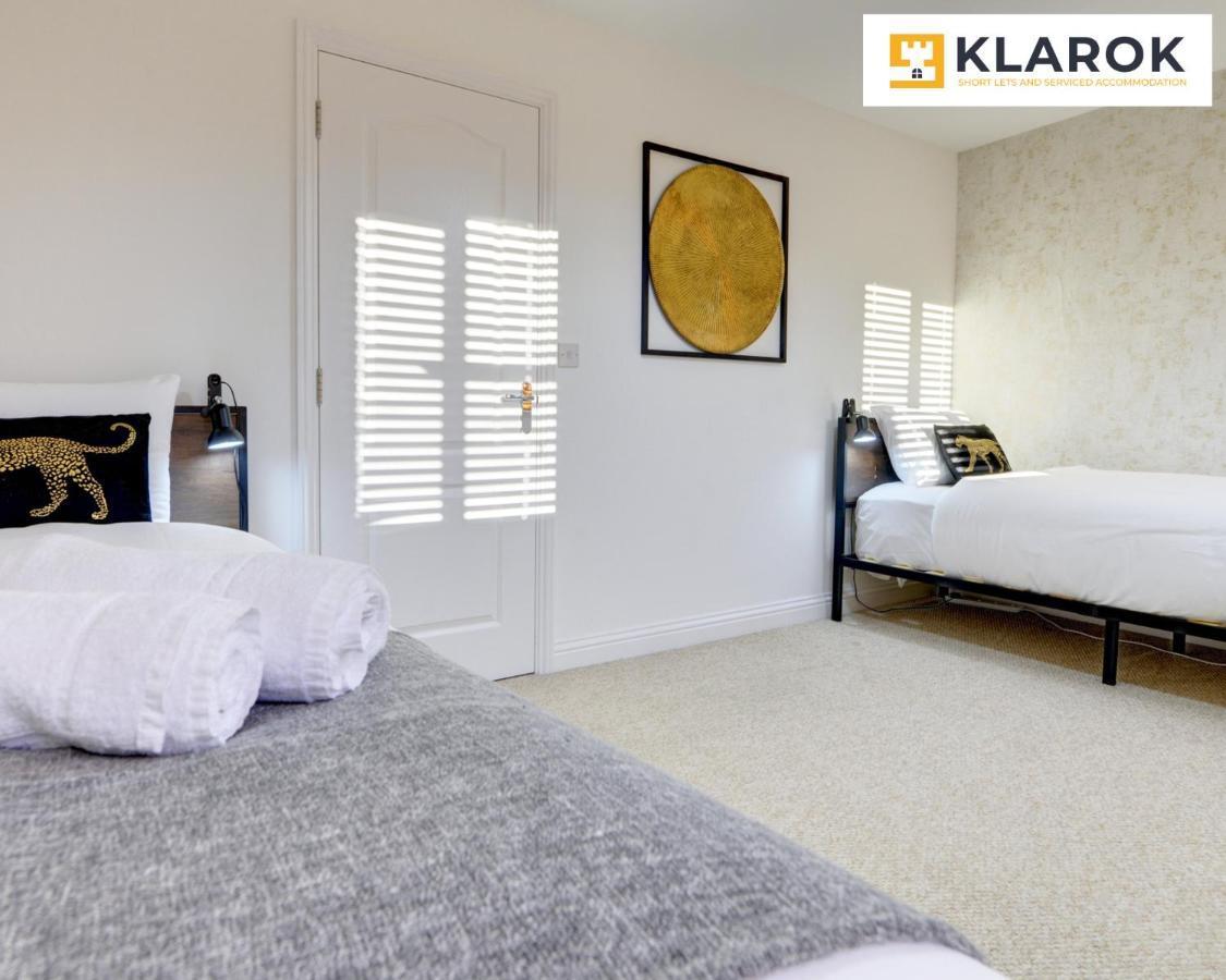 Holiday home Large 4 Bedroom Semi-detached House Sleeps 7 By Klarok Short Lets & Serviced *