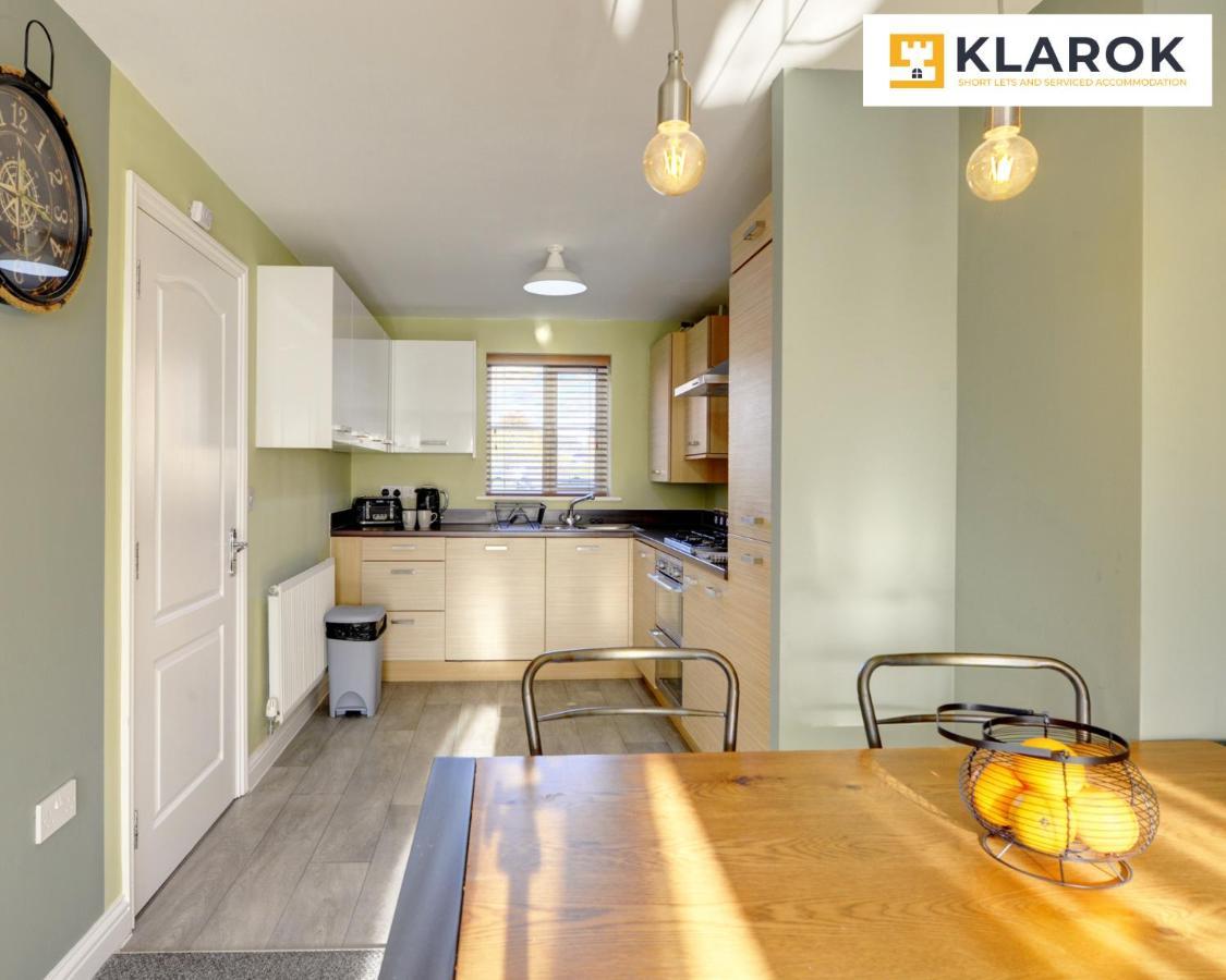 Large 4 Bedroom Semi-detached House Sleeps 7 By Klarok Short Lets & Serviced Peterborough