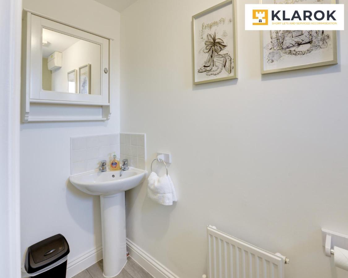 Holiday home Large 4 Bedroom Semi-detached House Sleeps 7 By Klarok Short Lets & Serviced *
