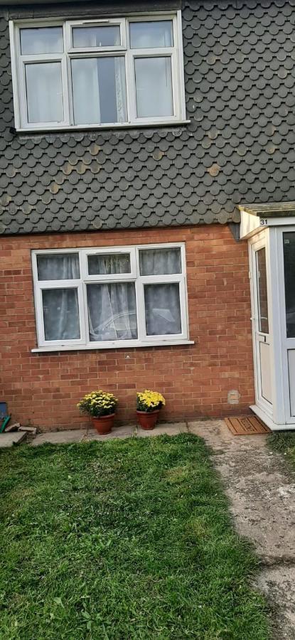 Sunny Flowerside Homestay Peterborough
