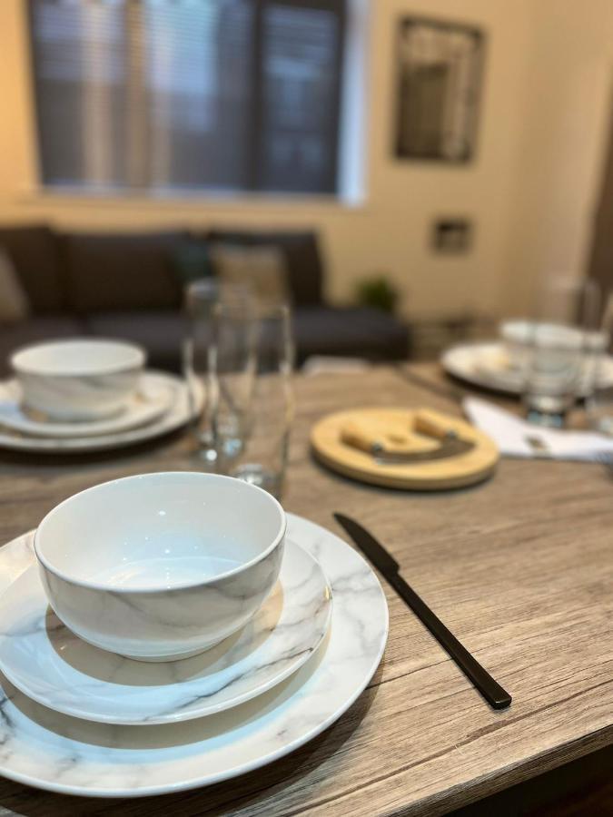 Perfect 1 Bed - With Parking, Wifi, Tv, Desk Apartment *