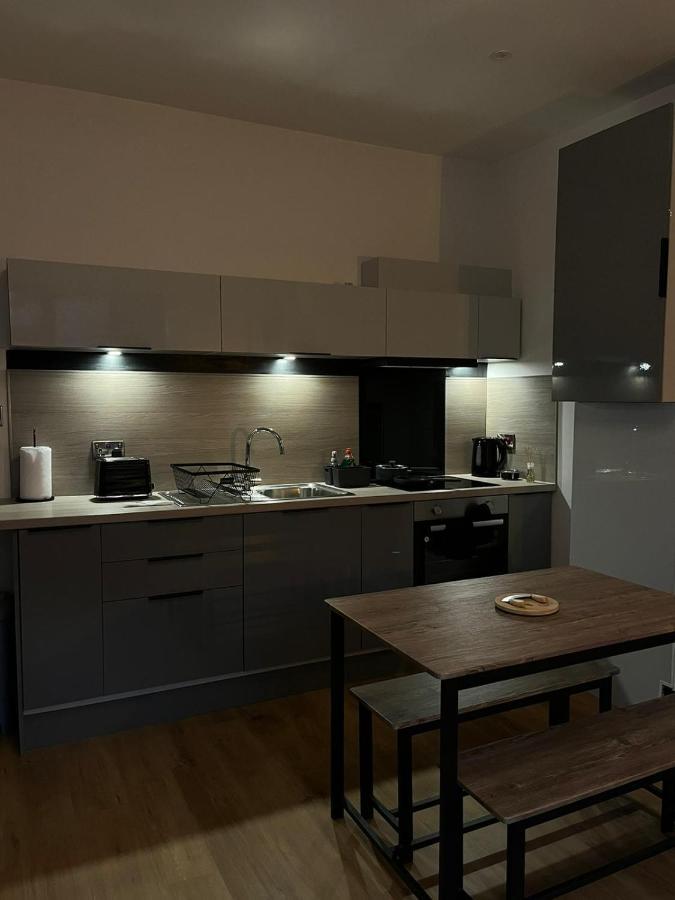 Perfect 1 Bed - With Parking, Wifi, Tv, Desk Peterborough