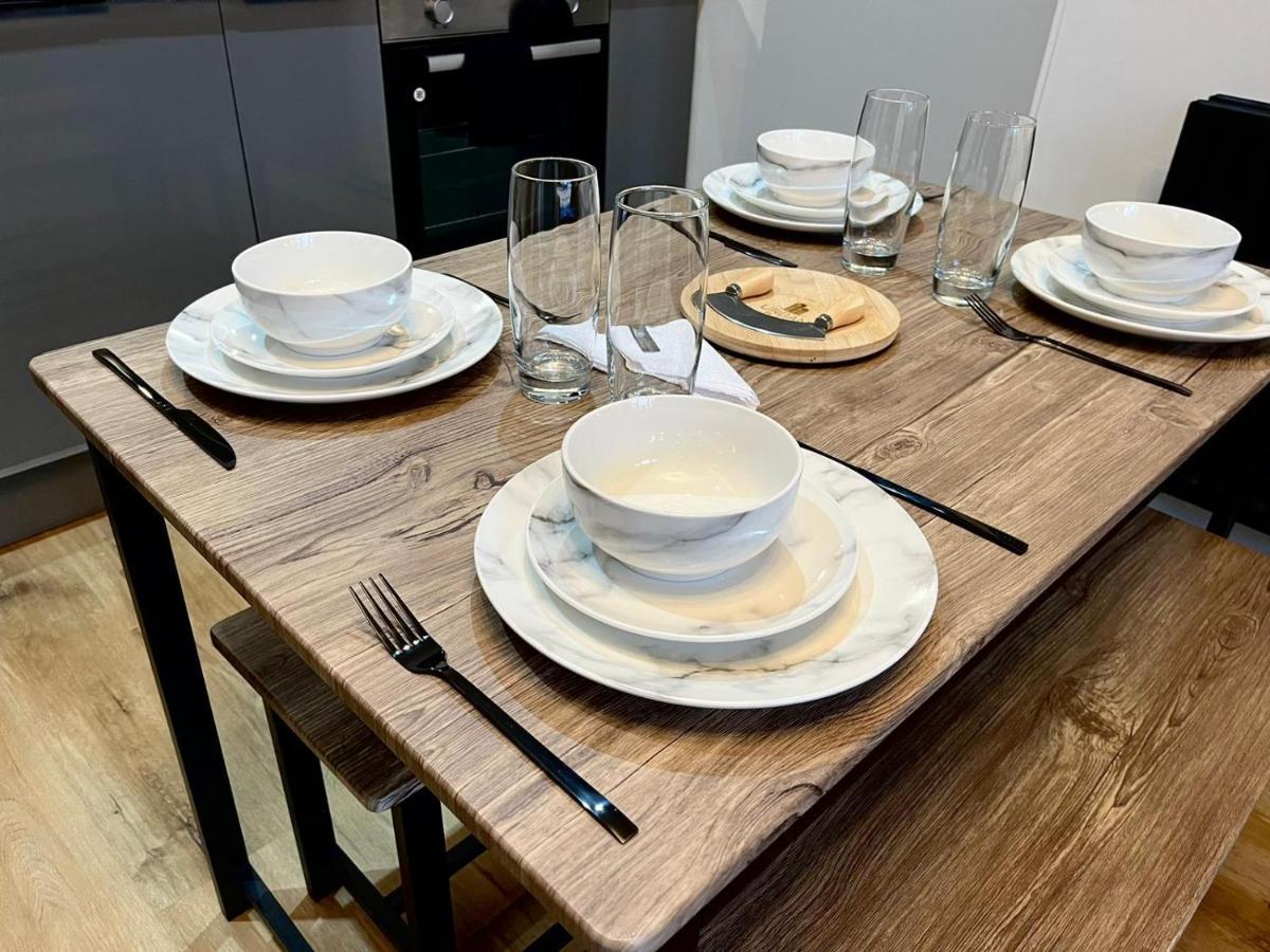 Apartment Perfect 1 Bed - With Parking, Wifi, Tv, Desk