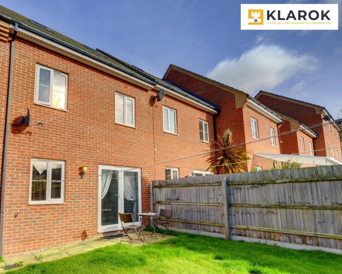 Holiday home Large 4 Bedroom Semi-detached House Sleeps 7 By Klarok Short Lets & Serviced *