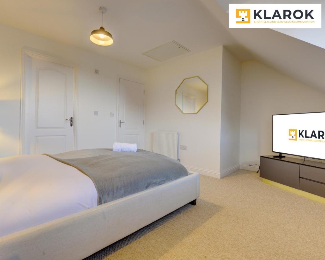 Large 4 Bedroom Semi-detached House Sleeps 7 By Klarok Short Lets & Serviced Holiday home