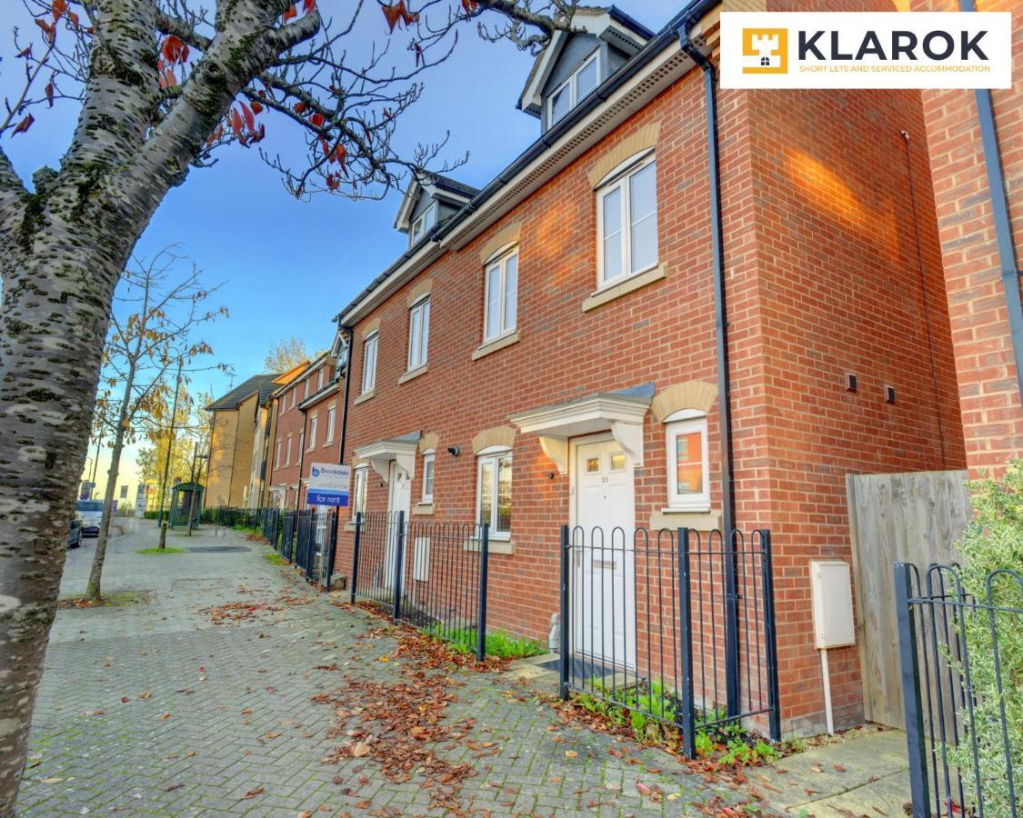 Large 4 Bedroom Semi-detached House Sleeps 7 By Klarok Short Lets & Serviced Holiday home