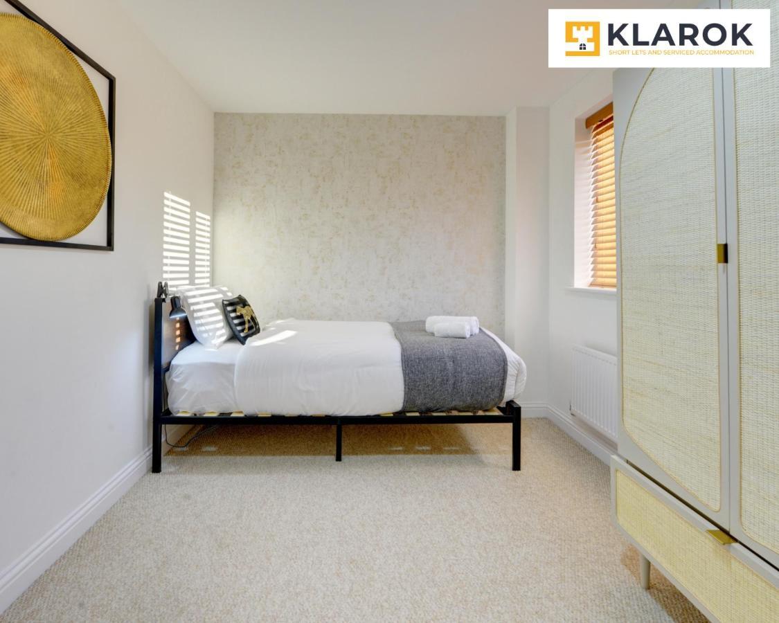 Holiday home Large 4 Bedroom Semi-detached House Sleeps 7 By Klarok Short Lets & Serviced Peterborough