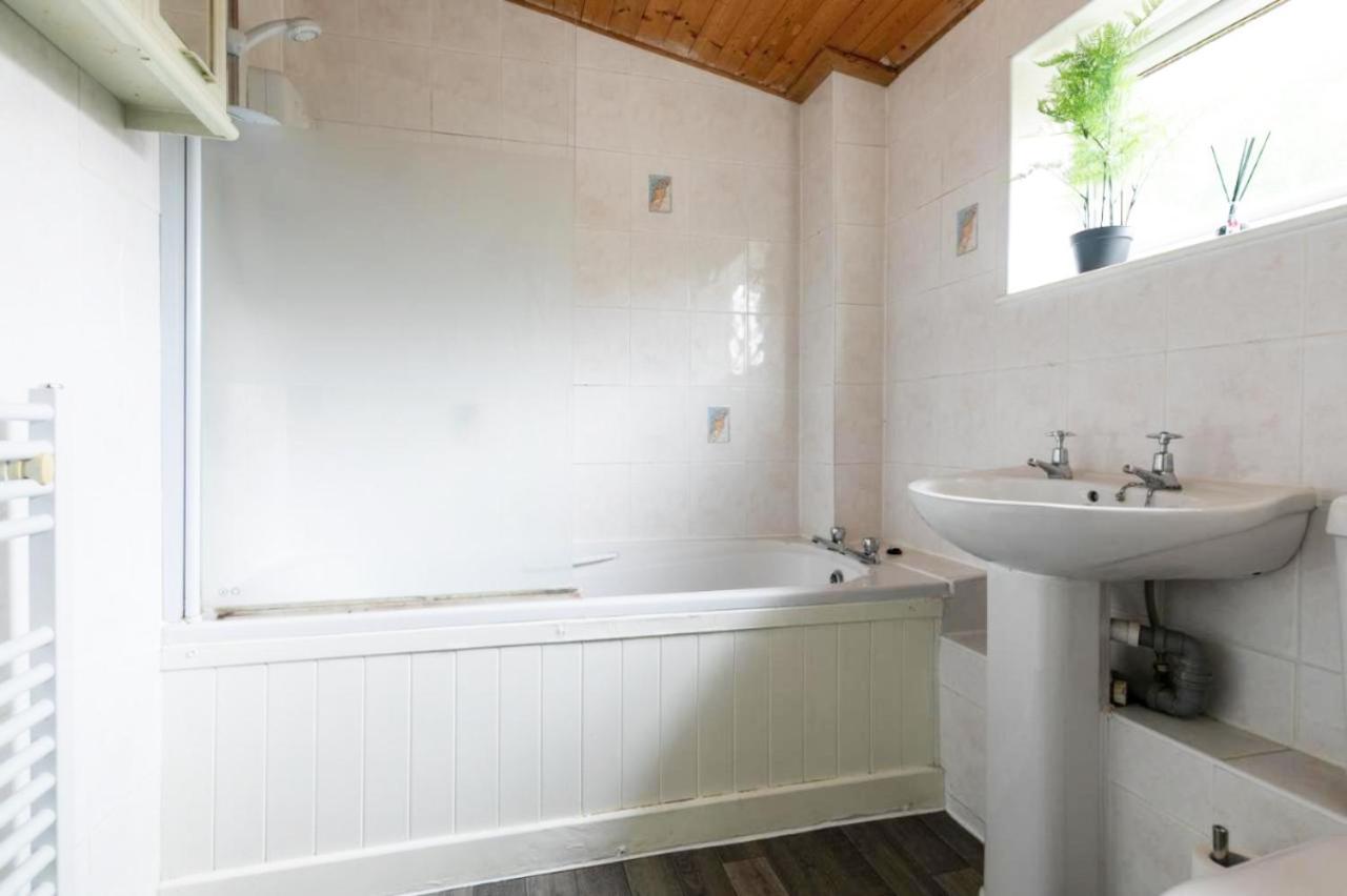 Emerald House Leisure & Contractors * Peterborough
