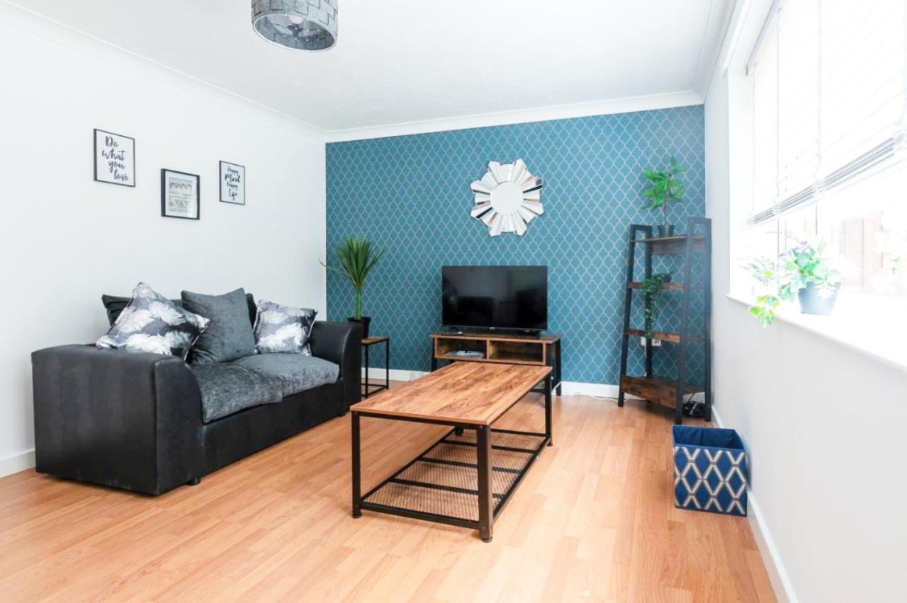 Apartment Emerald House Leisure & Contractors *