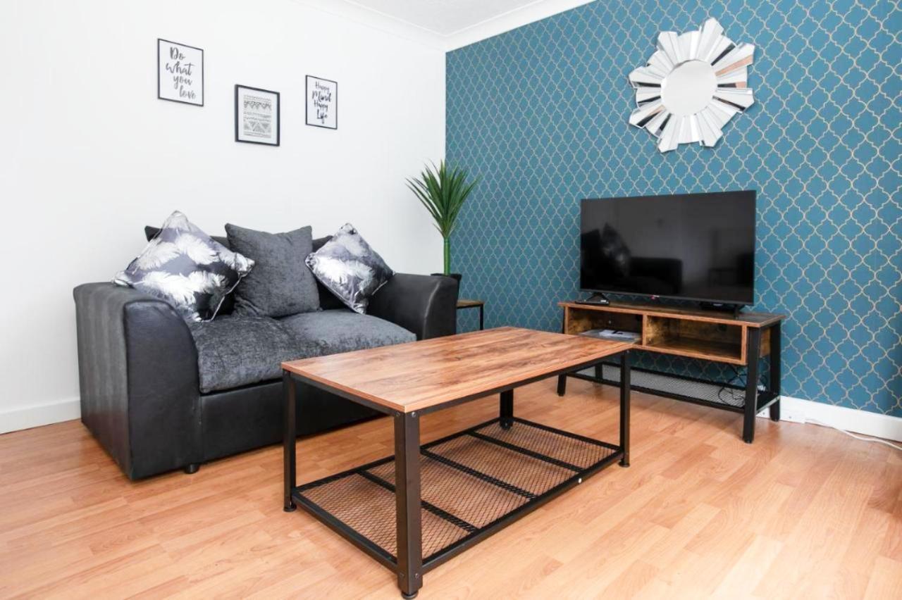 Apartment Emerald House Leisure & Contractors *