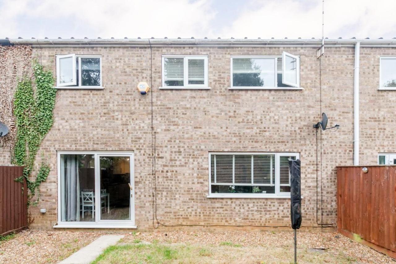 Apartment Emerald House Leisure & Contractors