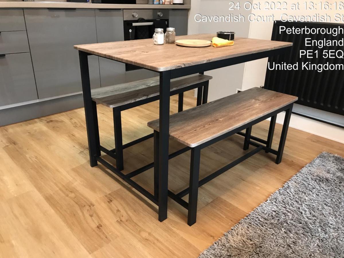 Perfect 1 Bed - With Parking, Wifi, Tv, Desk * Peterborough