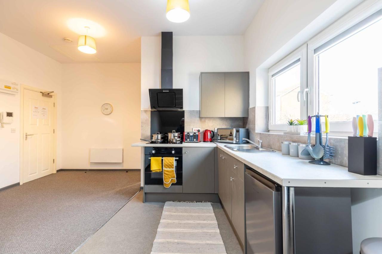 The Eldern - Spacious, Netflix, Free Parking, Close To A1 *