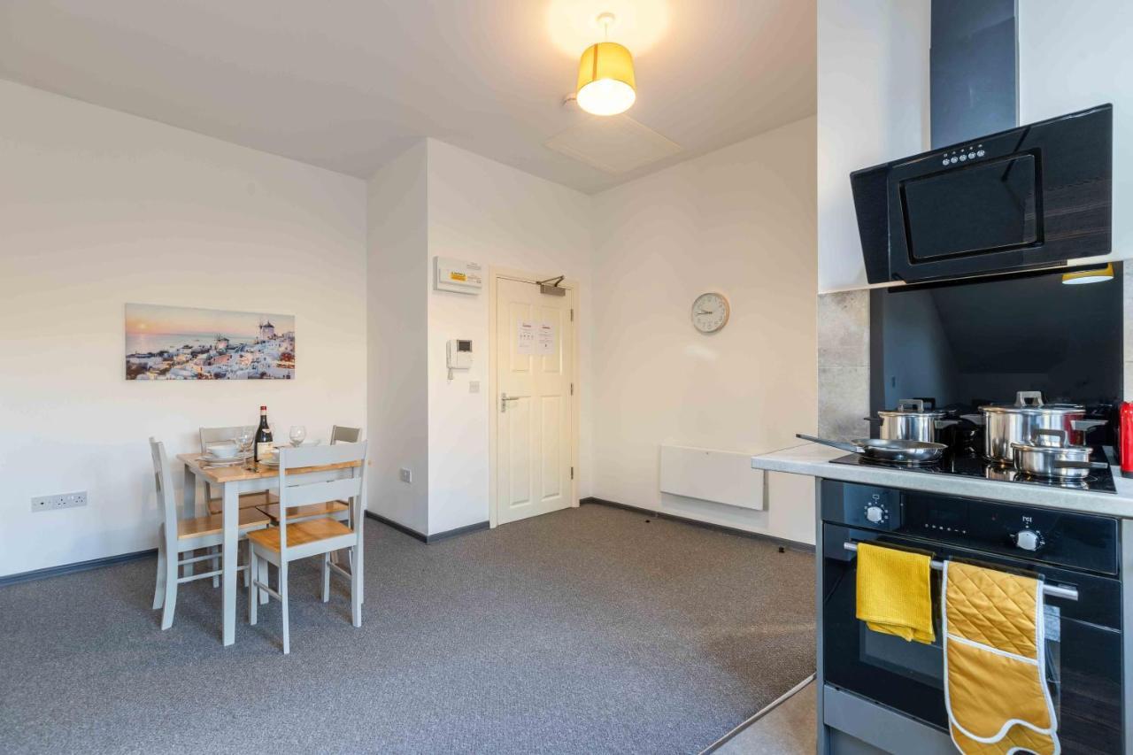 The Eldern - Spacious, Netflix, Free Parking, Close To A1 Apartment