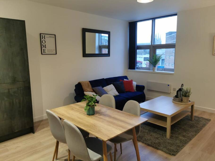2 Bedroom - - Bayard Apartment *