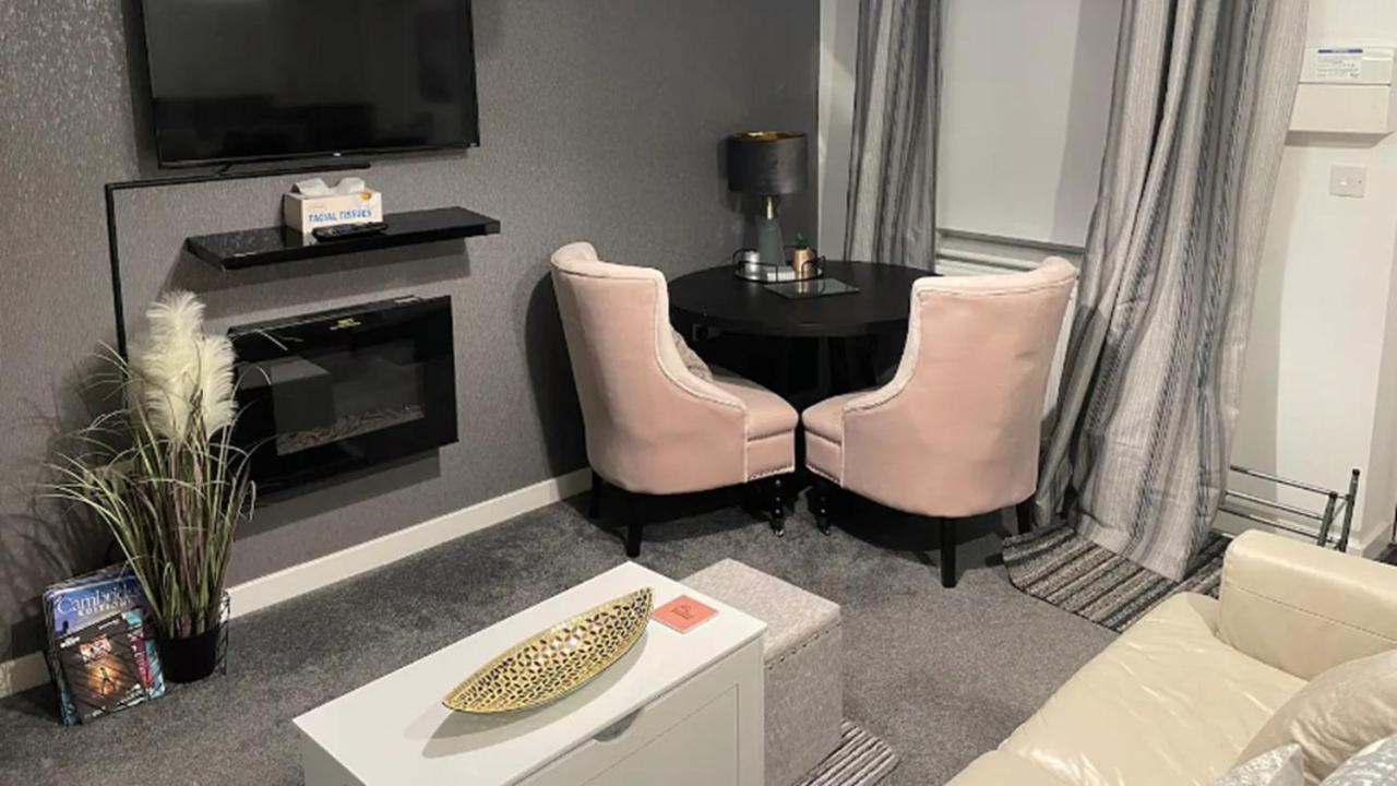 Penelope Maison - London In 50 Mins, Free Parking, 1 Bdrm Holiday home