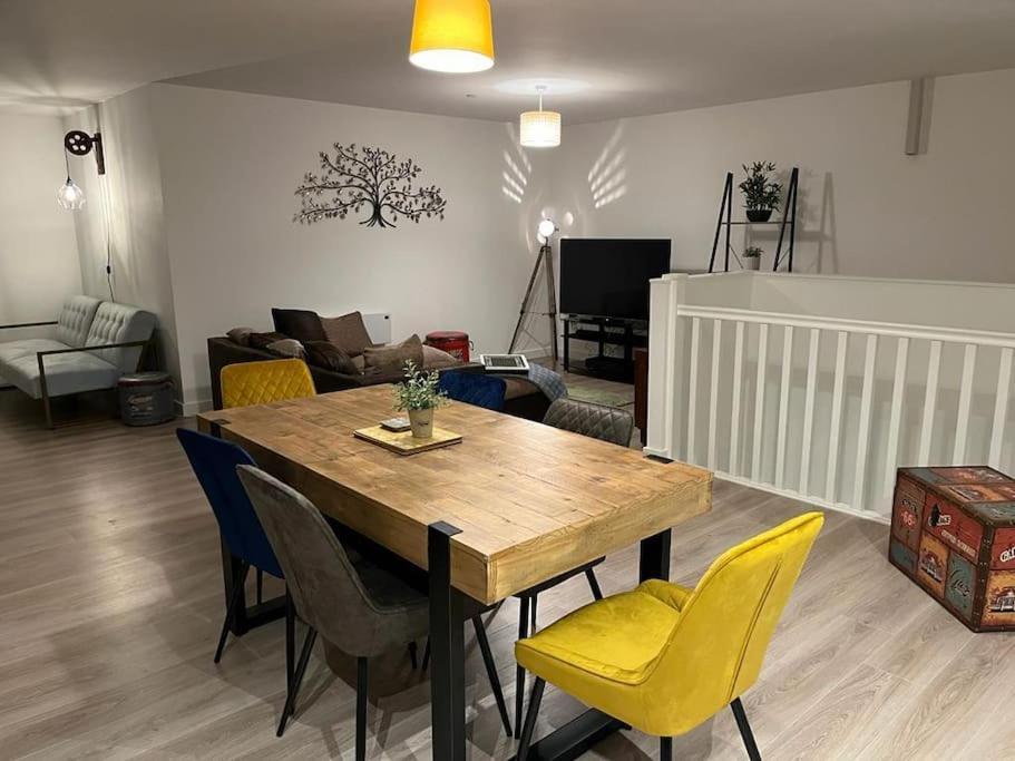 Bayard Luxe 2 Bedroom Penthouse Duplex Peterborough