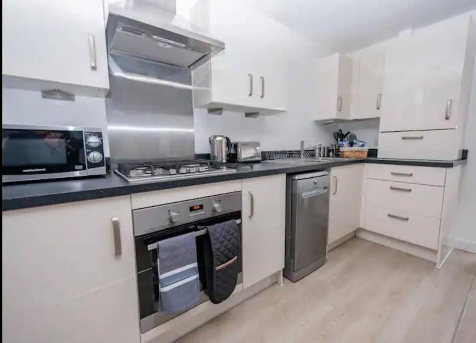 1 Bedroom Flat In Centre * Peterborough