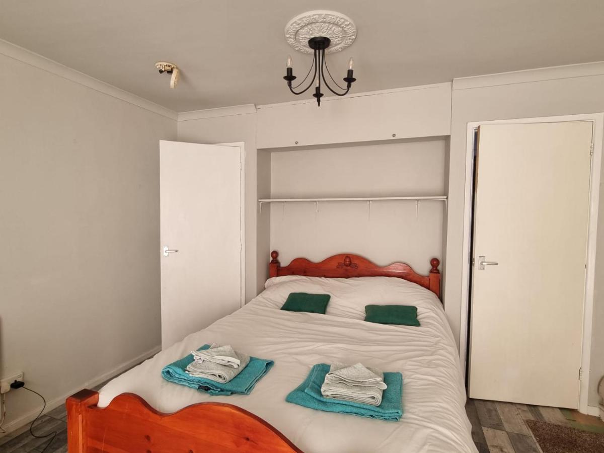 Apartment Studio For Young Professionals Needing To In